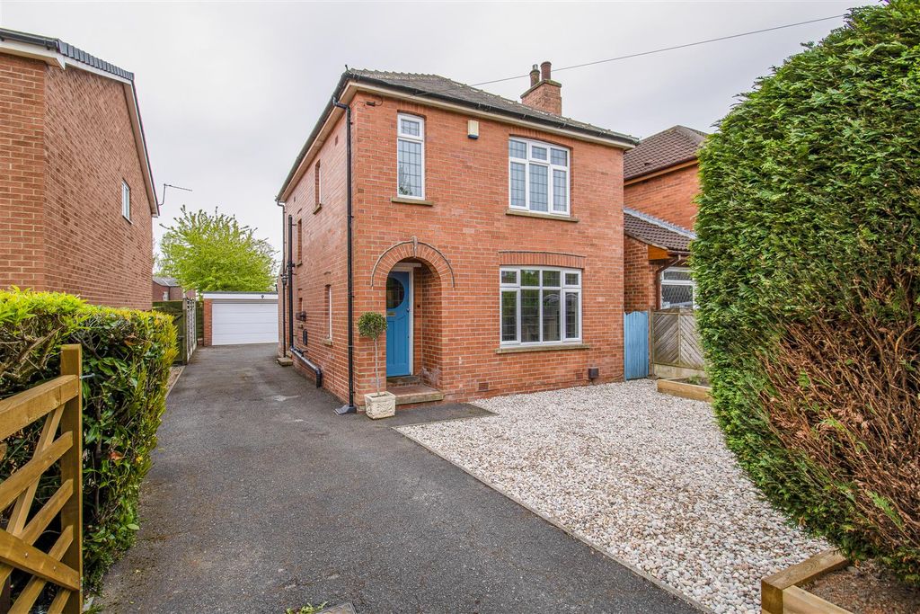 Property photo 1 of 18