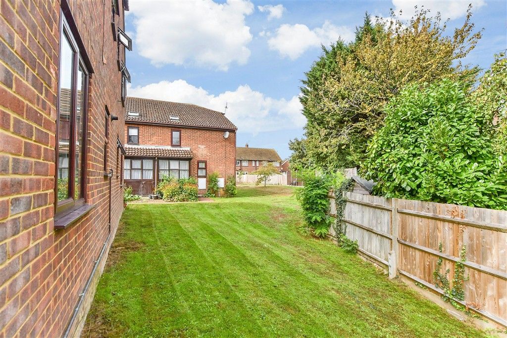 Property photo 2 of 9 Communal Gardens