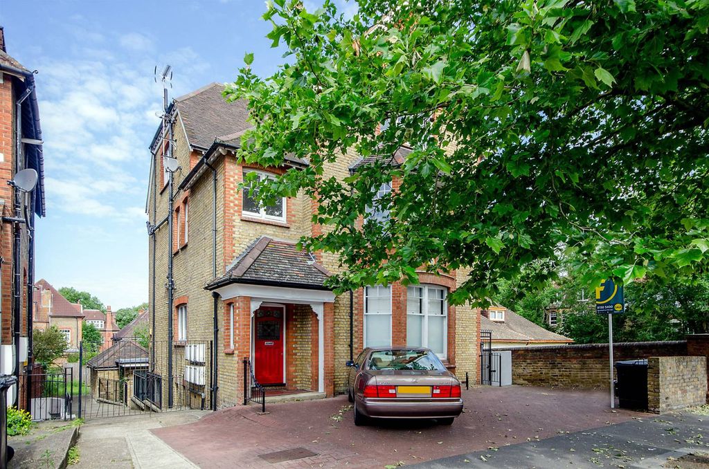 Property photo 2 of 10