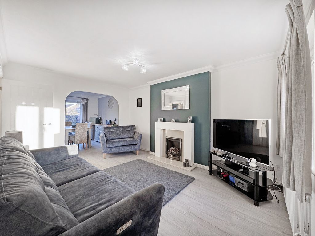 Property photo 2 of 39