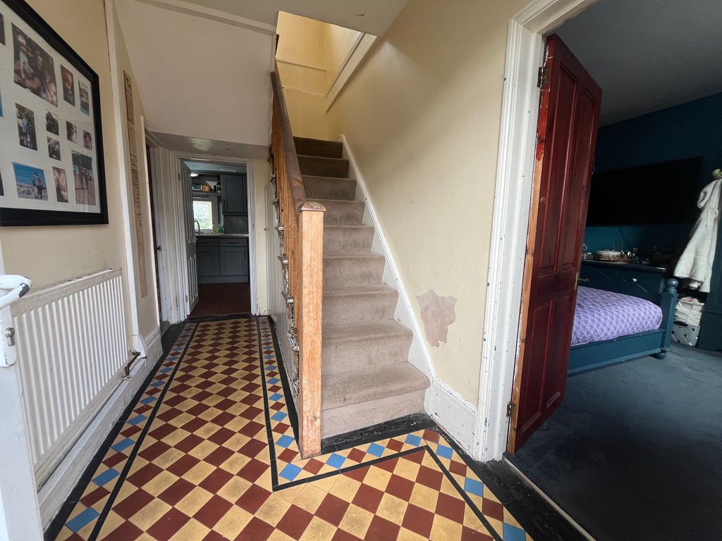 Property photo 3 of 25 Entrance Hall