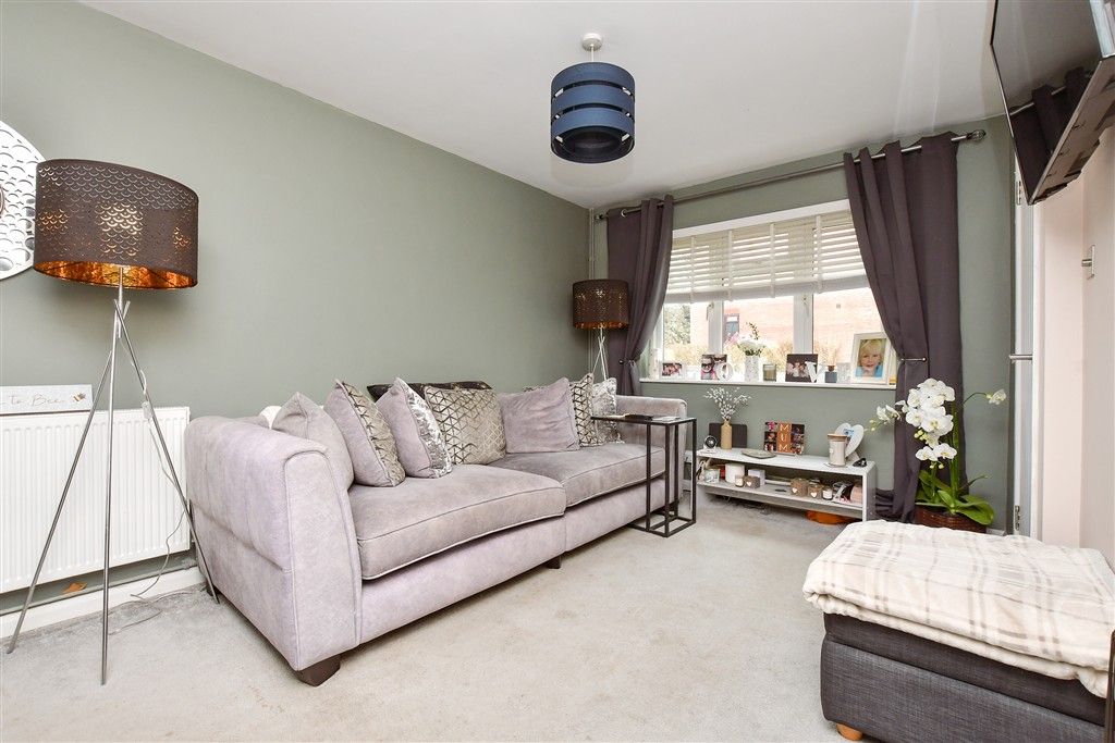 Property photo 2 of 12 Lounge