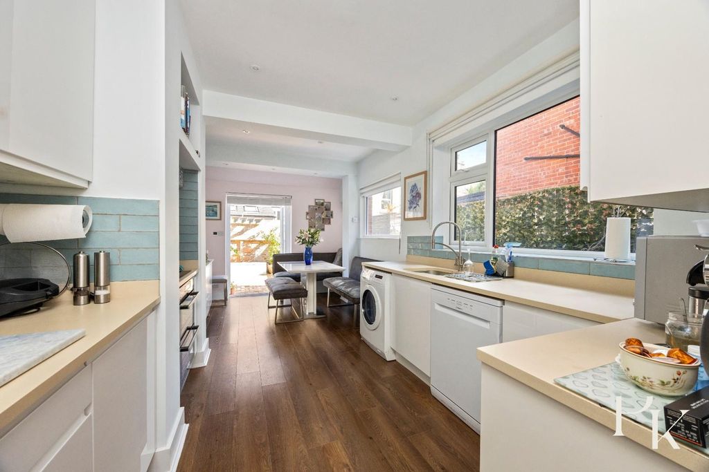 Property photo 2 of 27 Tamworth Road, 37-016.Jpg