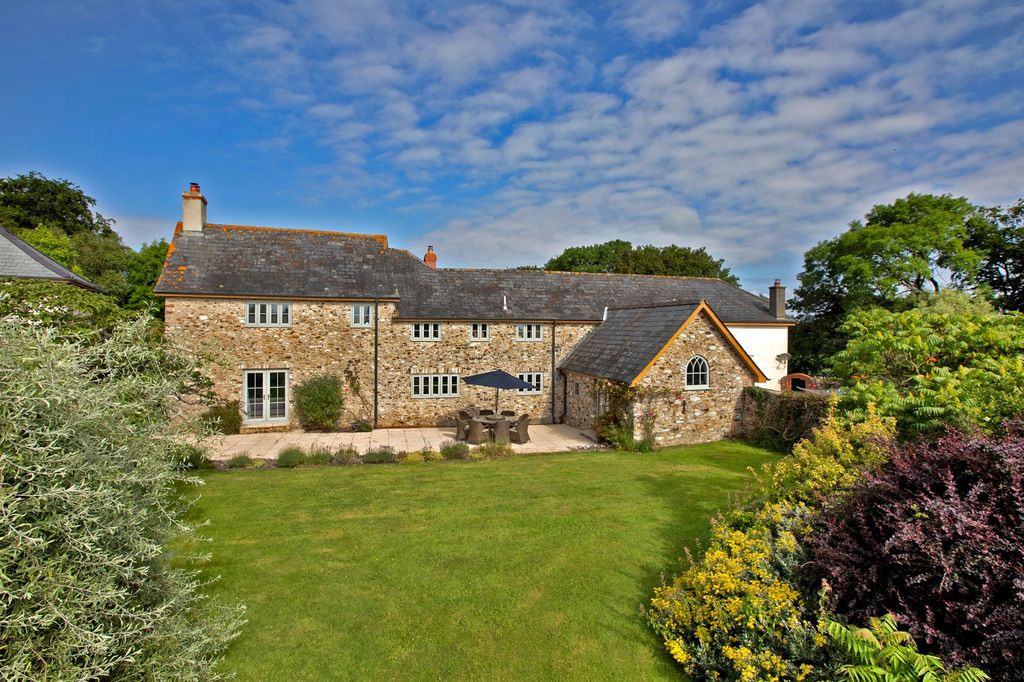 Property photo 2 of 21 Picture No. 12