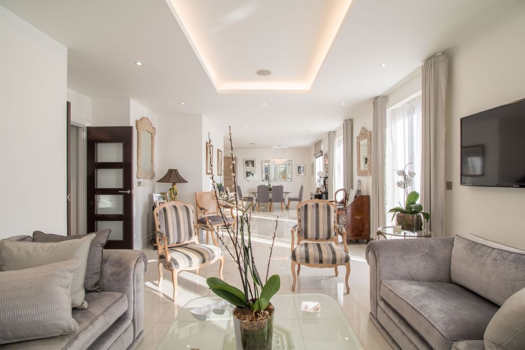 Property photo 1 of 15 2