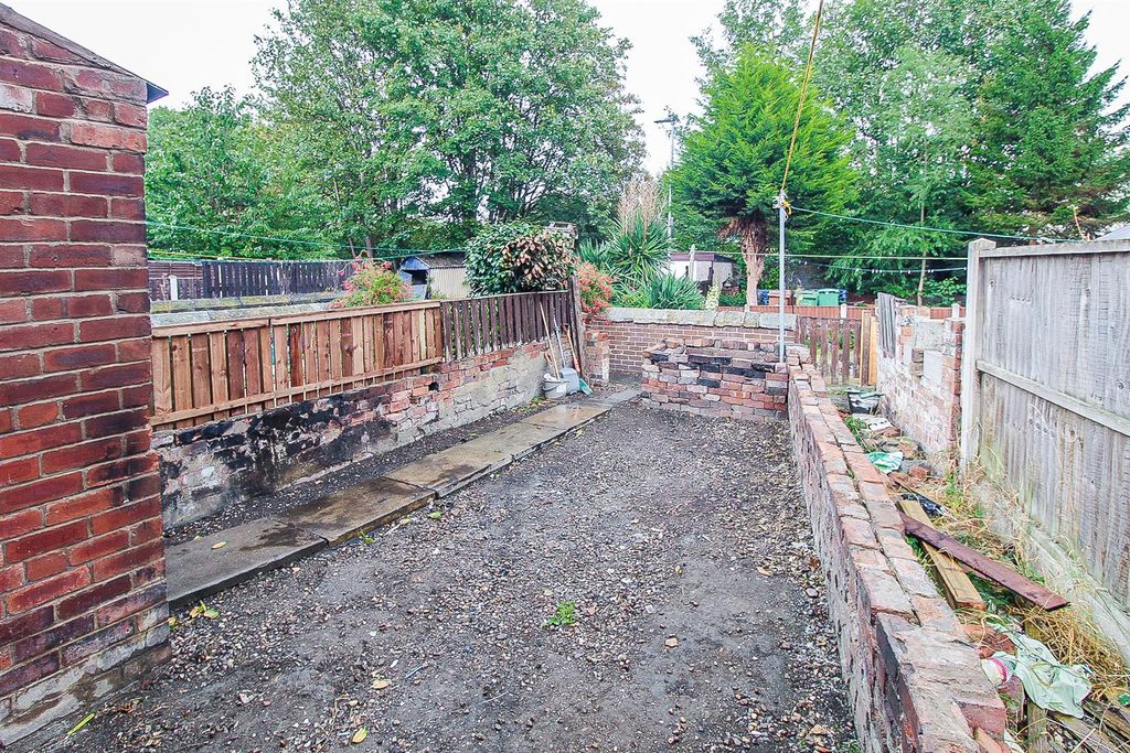 Property photo 2 of 7 Outside