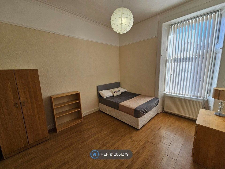 Property photo 1 of 9 Room 3