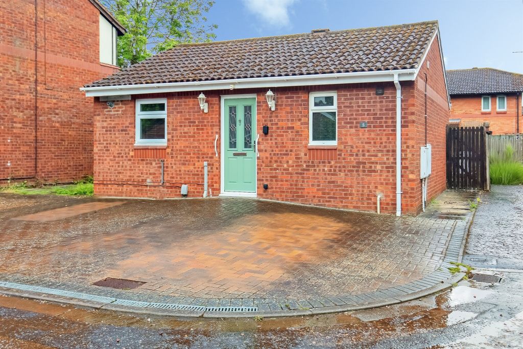 Property photo 1 of 21 Outside