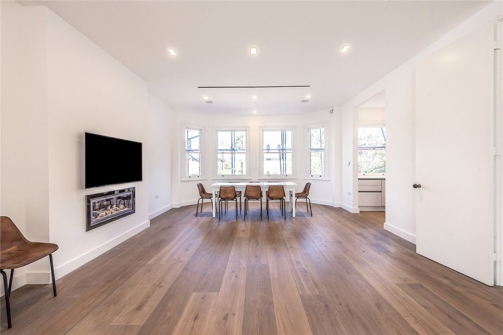 Property photo 3 of 14 Reception