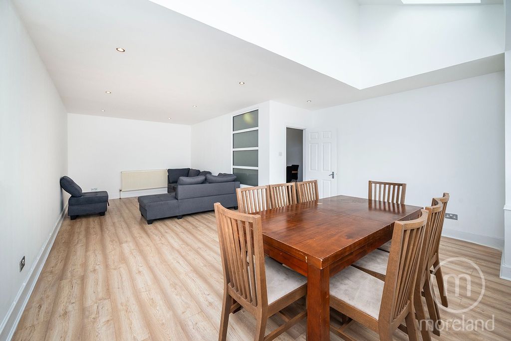 Property photo 3 of 14 4389502