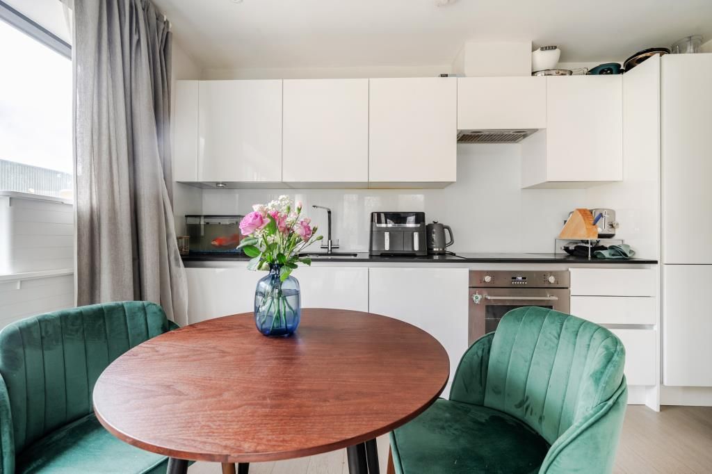 Property photo 3 of 20 Kitchen