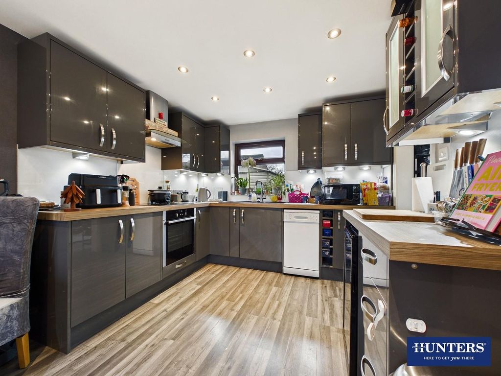 Property photo 3 of 24 Kitchen