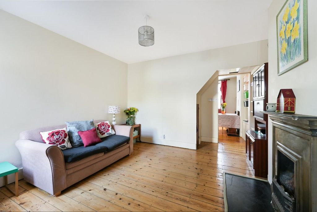 Property photo 2 of 14 Albert Road