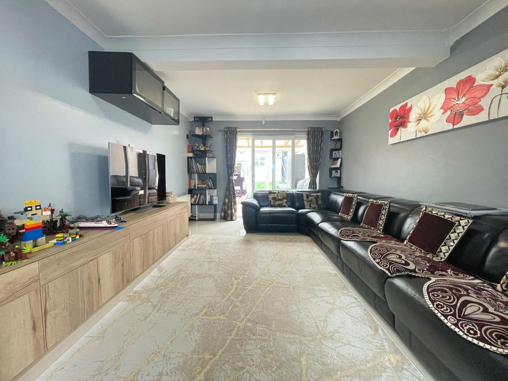 Property photo 2 of 15 4385773