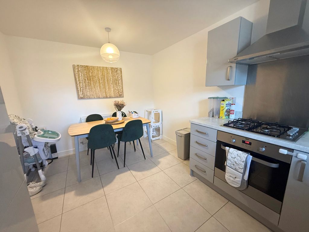 Property photo 3 of 18 Kitchen 1