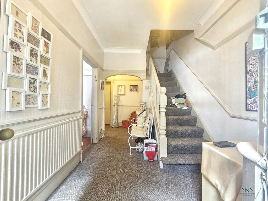 Property photo 3 of 25
