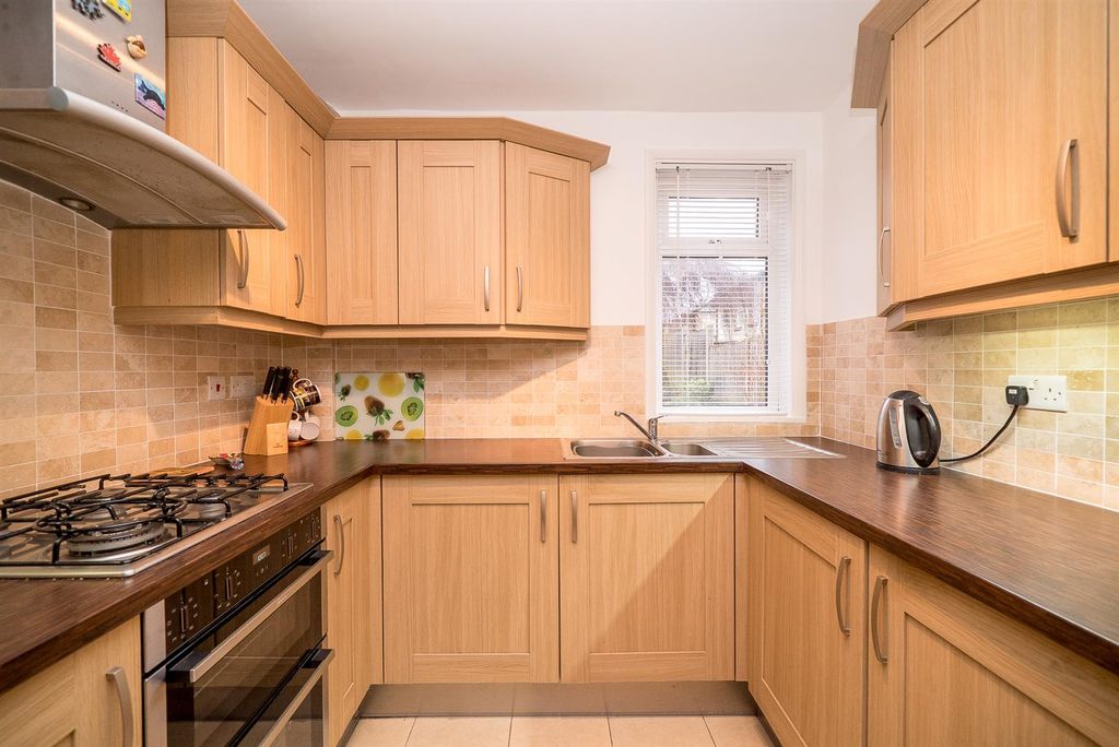 Property photo 3 of 22 Kitchen