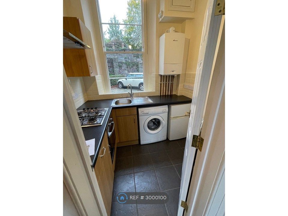 Property photo 2 of 8 Kitchen