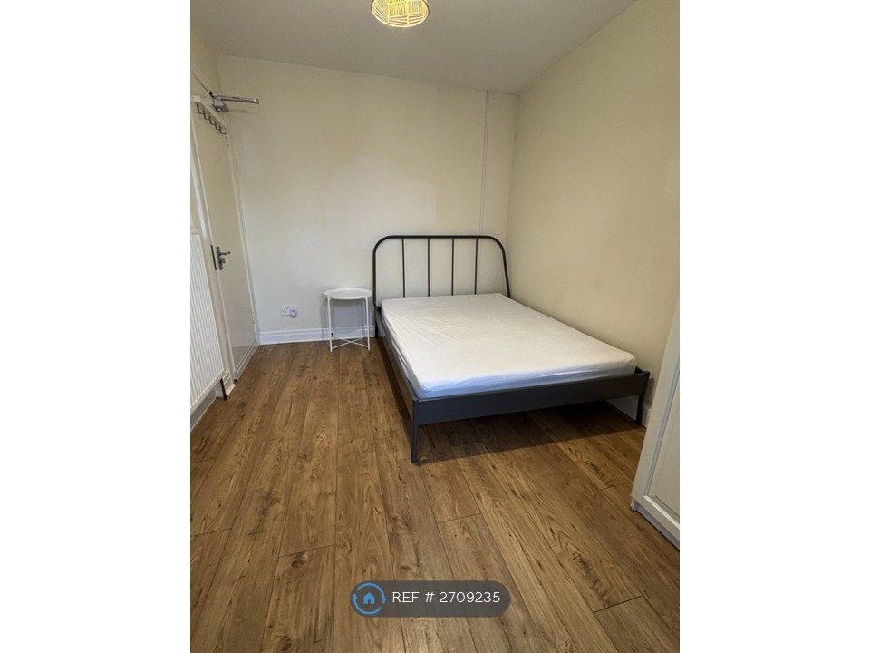 Property photo 3 of 7 Room