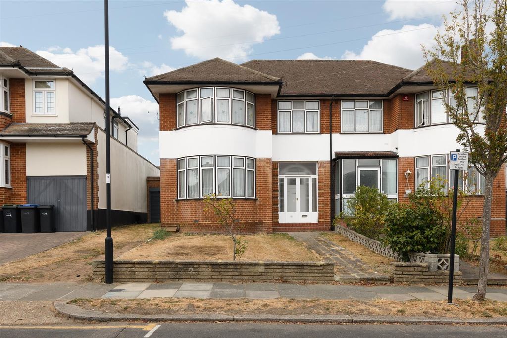 Property photo 1 of 11 Lakenheath 11.Jpg
