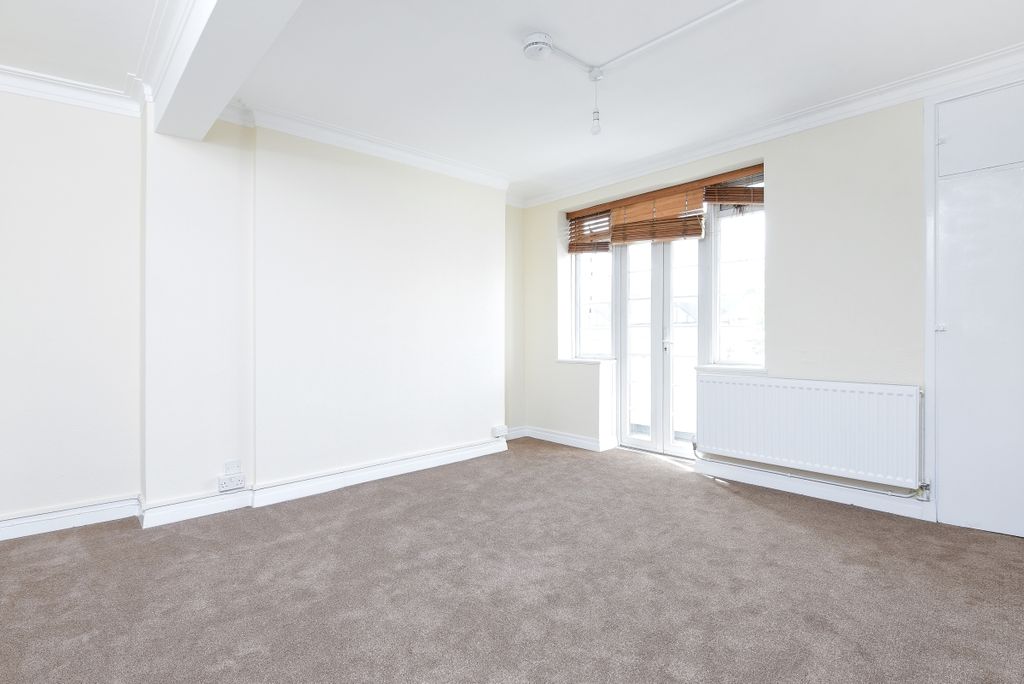 Property photo 3 of 6 220801 (2)c