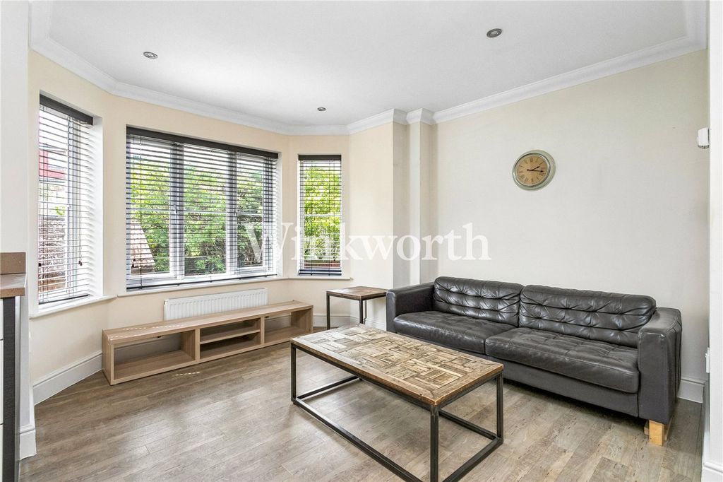 Property photo 1 of 11 Living Room