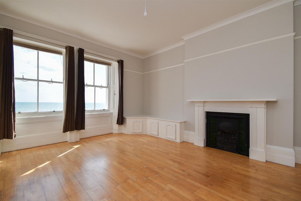 Property photo 1 of 14 Living Room