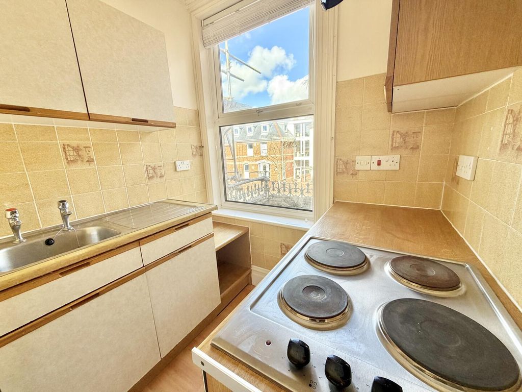 Property photo 3 of 6 Kitchen