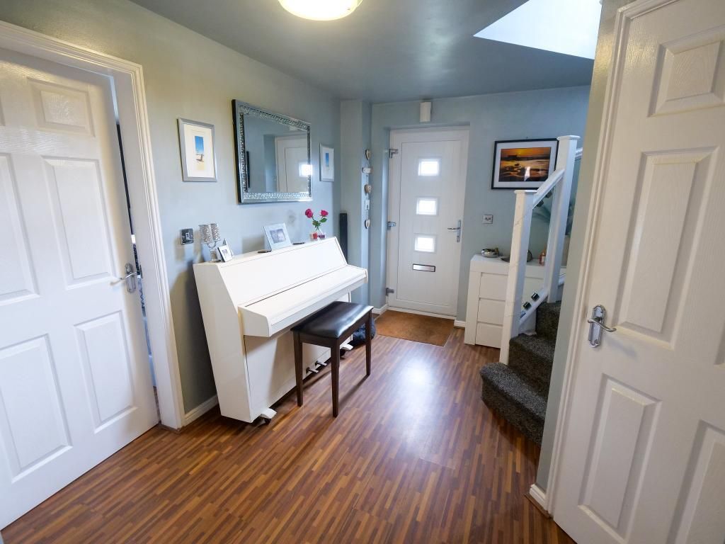 Property photo 2 of 17 Hallway