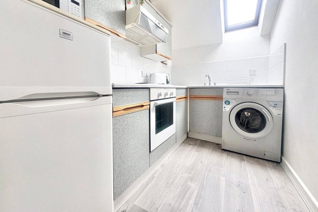 Property photo 3 of 8 Picture No. 02