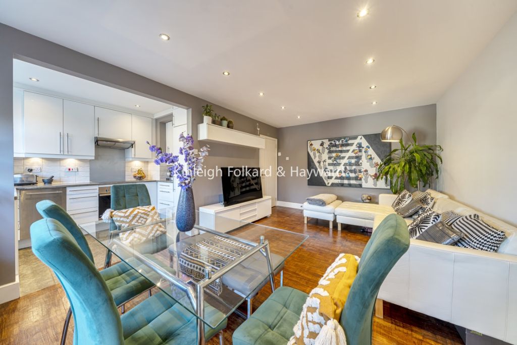 Property photo 1 of 8 Reception