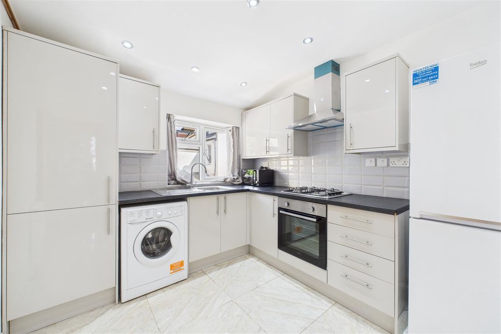 Property photo 3 of 14 Cam01799G0-Pr0146-Still001.Jpg