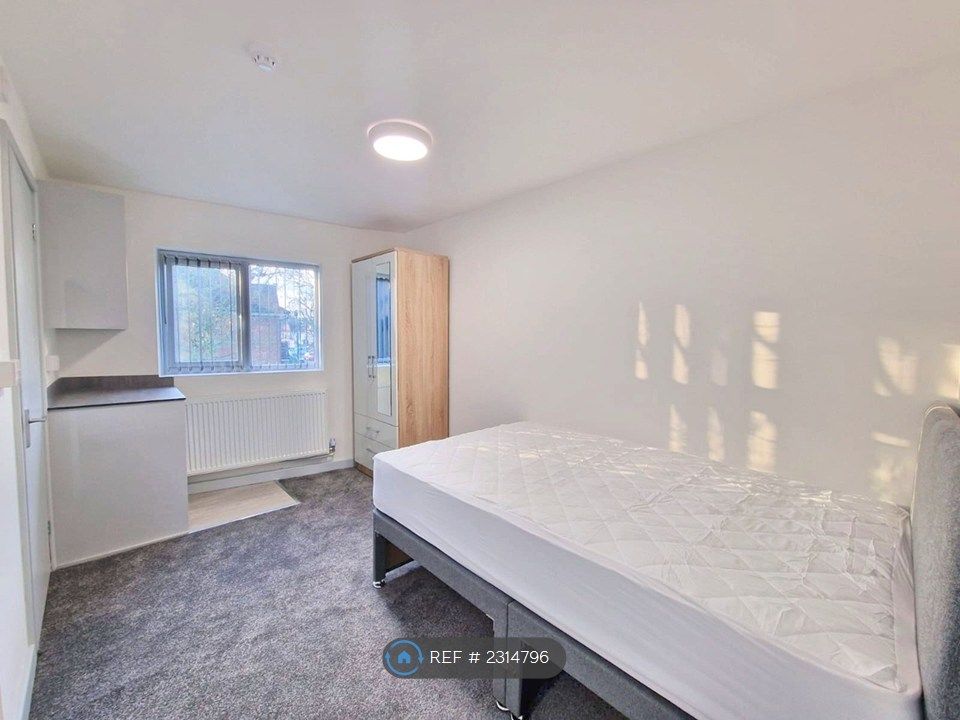 Property photo 2 of 27