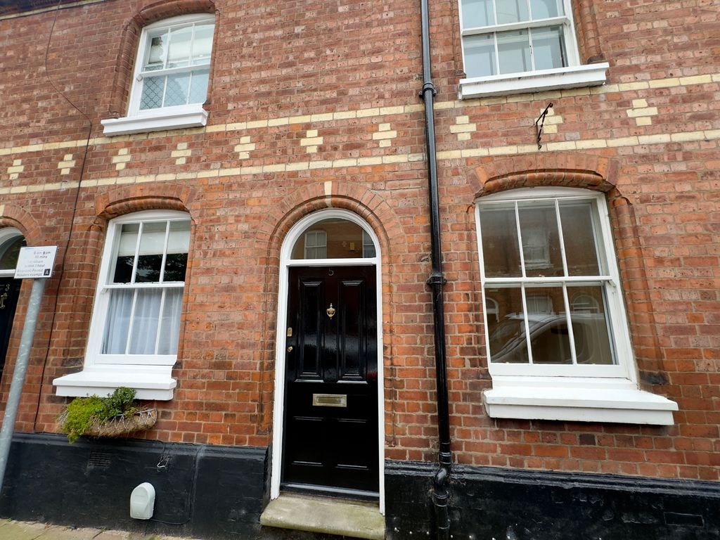 Property photo 1 of 8