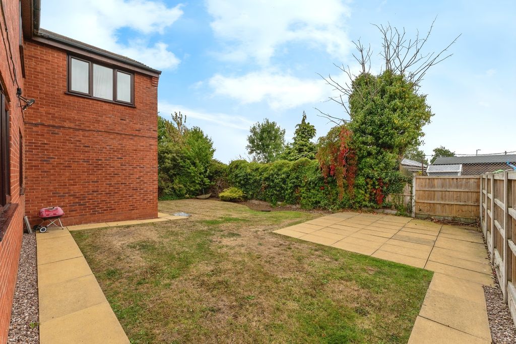 Property photo 2 of 17 Communal Garden