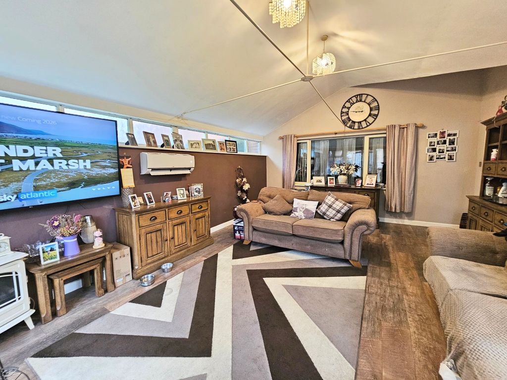 Property photo 3 of 28