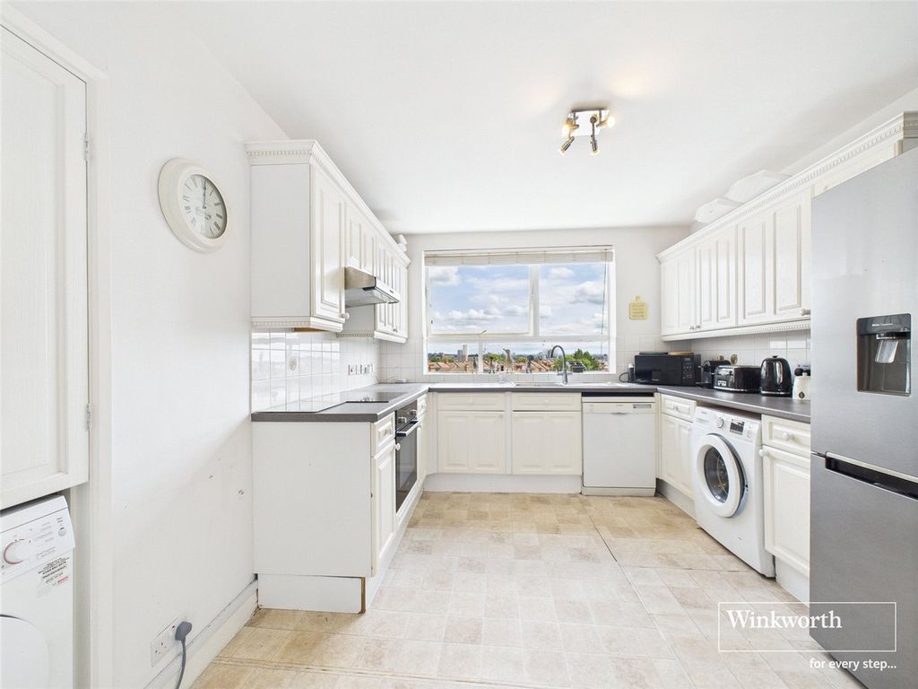Property photo 3 of 9 Kitchen