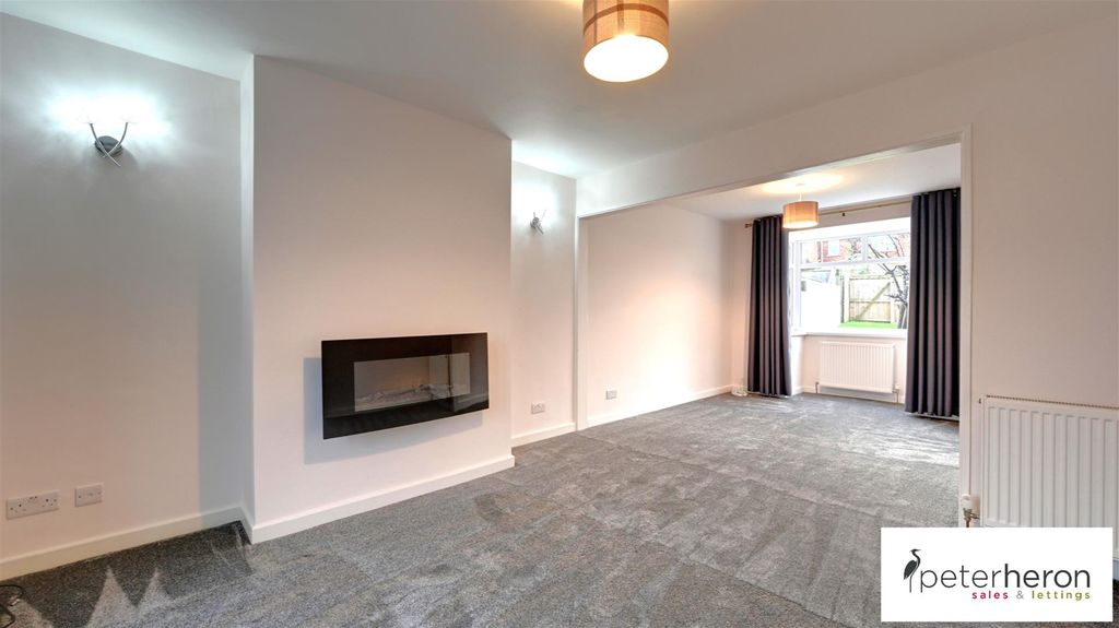 Property photo 2 of 18 Lounge