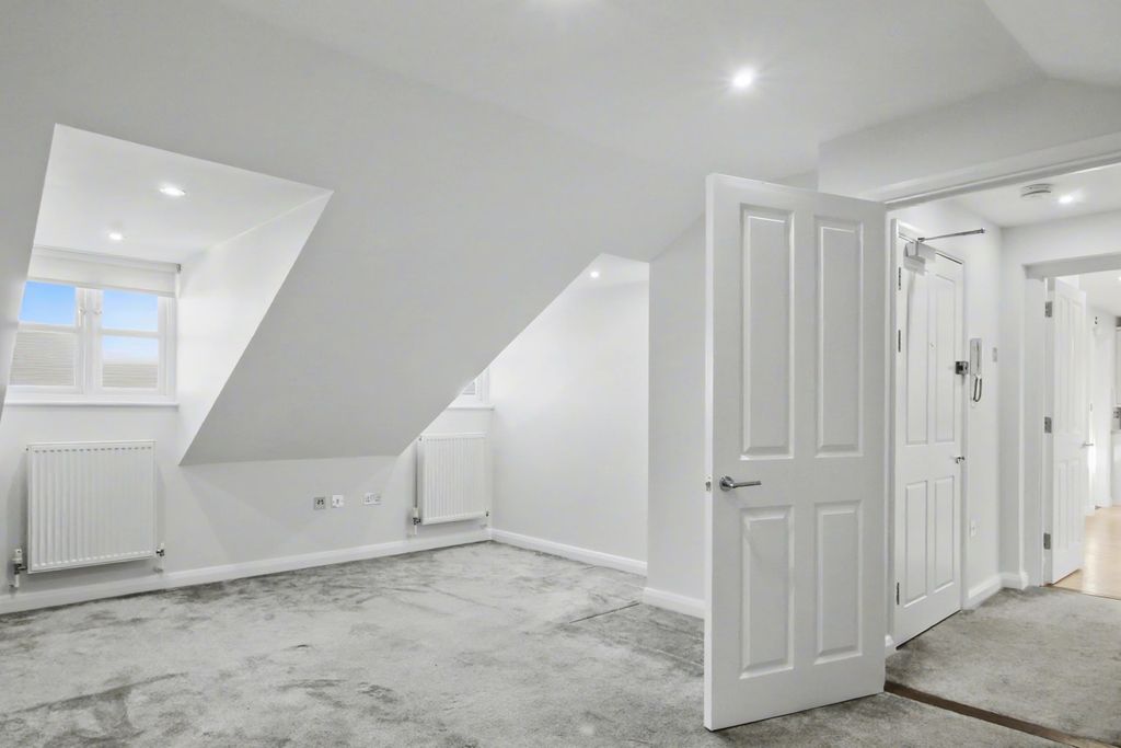 Property photo 3 of 13 3.Bedroom.Jpg