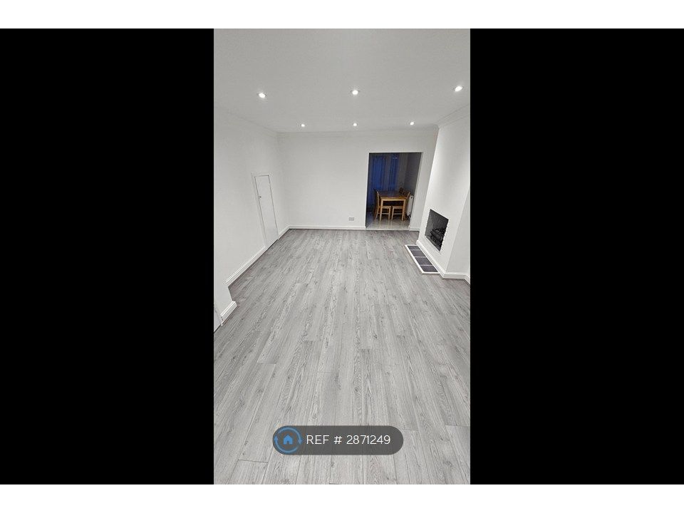 Property photo 3 of 12 Living &amp; Dinning Rooms