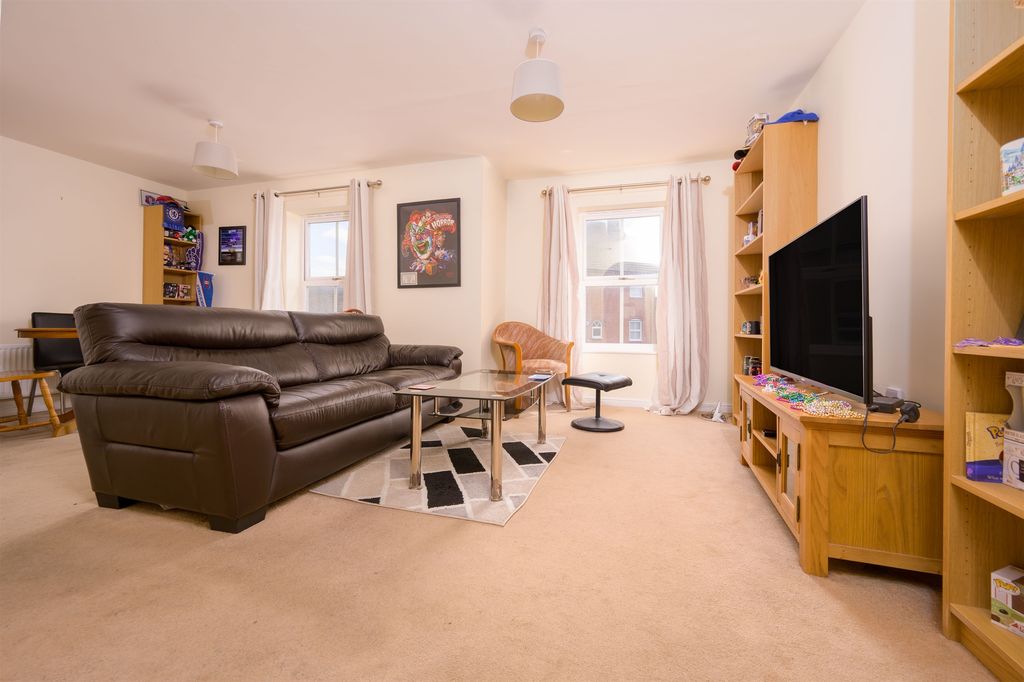 Property photo 3 of 9