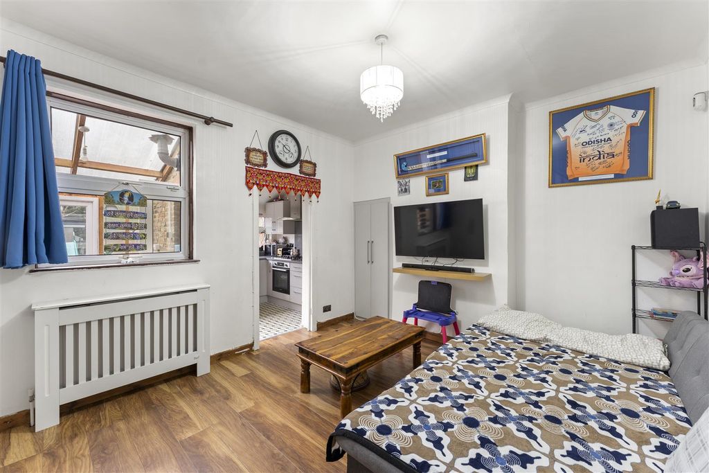 Property photo 3 of 12