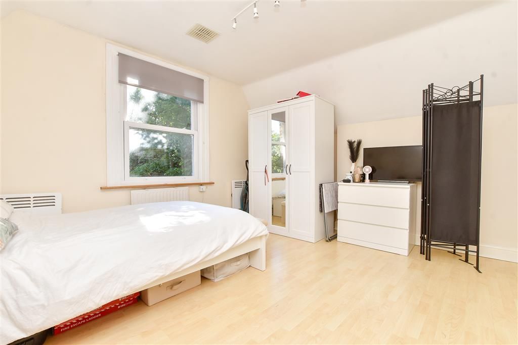 Property photo 1 of 8 Studio Room