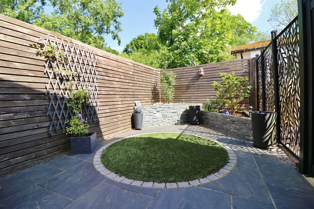 Property photo 2 of 16