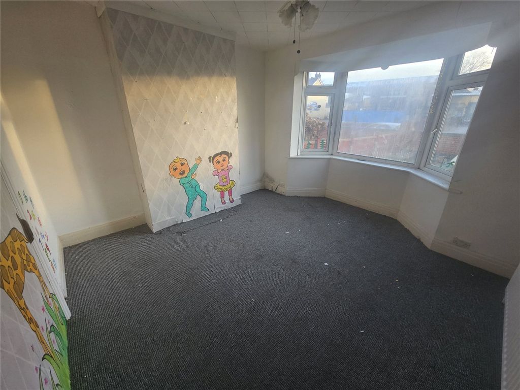 Property photo 2 of 16 Picture No. 11