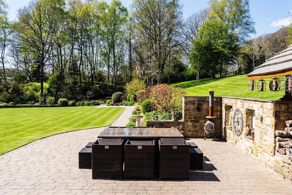 Property photo 3 of 89 Exterior And Gardens