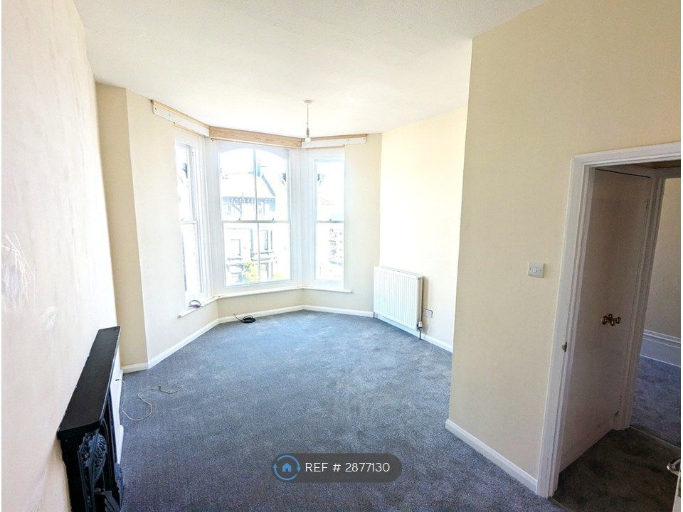 Property photo 1 of 16 Living Room