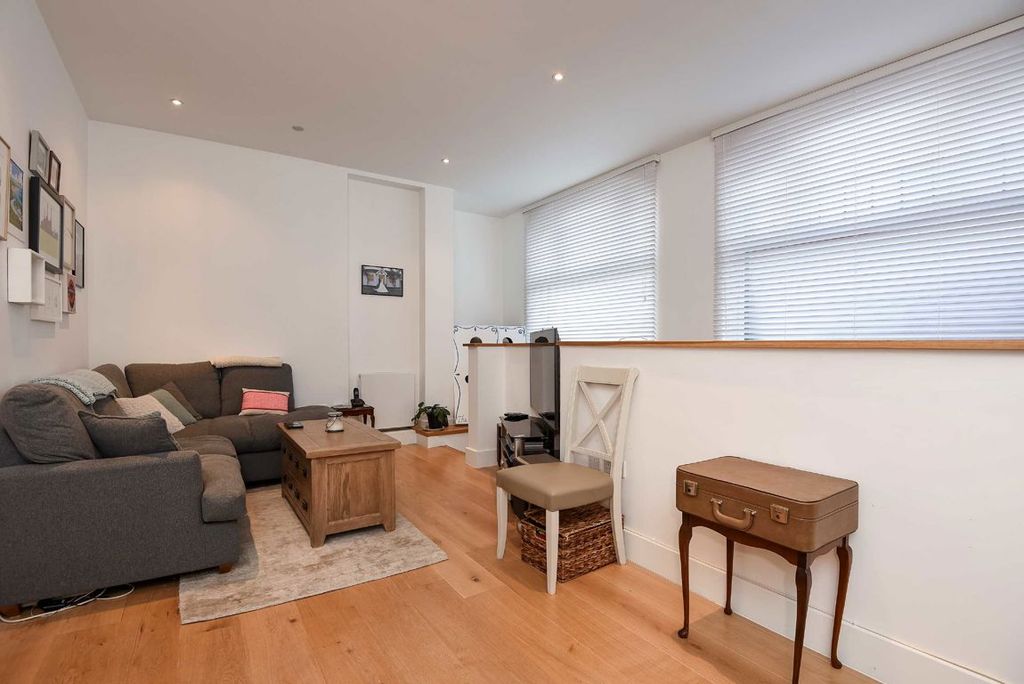 Property photo 3 of 7