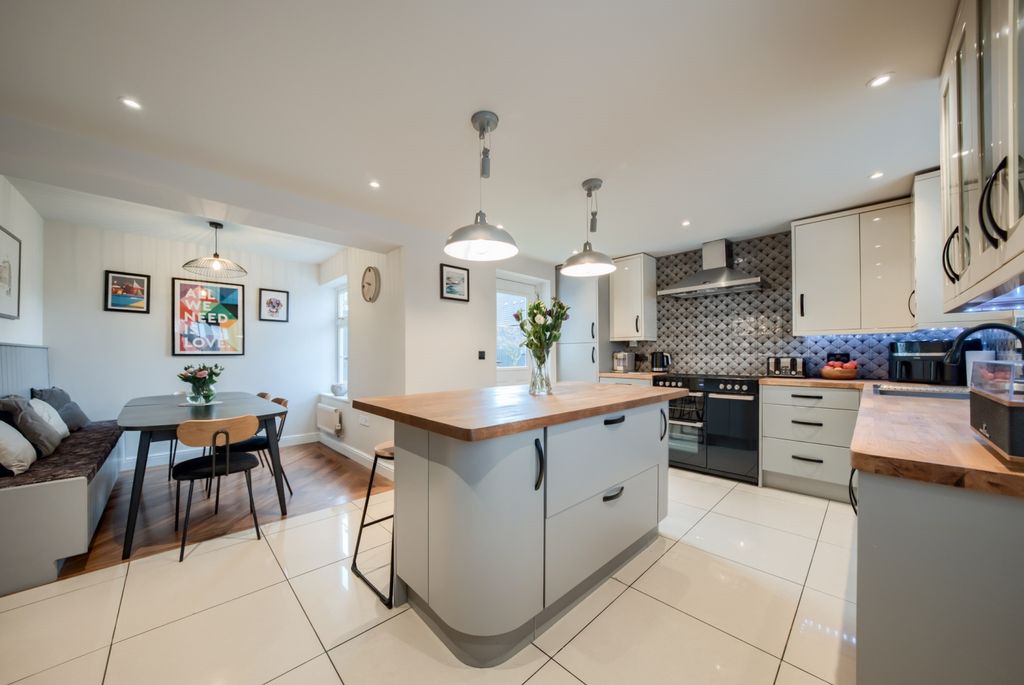 Property photo 2 of 24 Xt5A4939-Hdr(3)