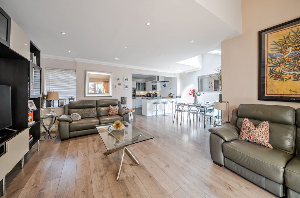Property photo 2 of 17 3-6A68E6E072F7d-1...